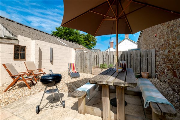 Grain Store courtyard garden